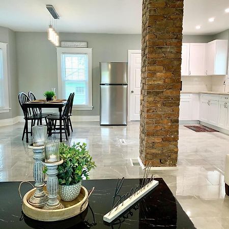 The Oakwood Cottage- With Private Yard & Parking, Minutes From Falls & Casino By Niagara Hospitality Niagara Falls Zewnętrze zdjęcie