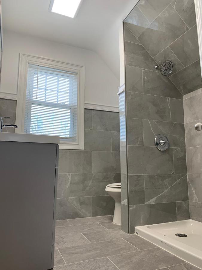 The Oakwood Cottage- With Private Yard & Parking, Minutes From Falls & Casino By Niagara Hospitality Niagara Falls Zewnętrze zdjęcie